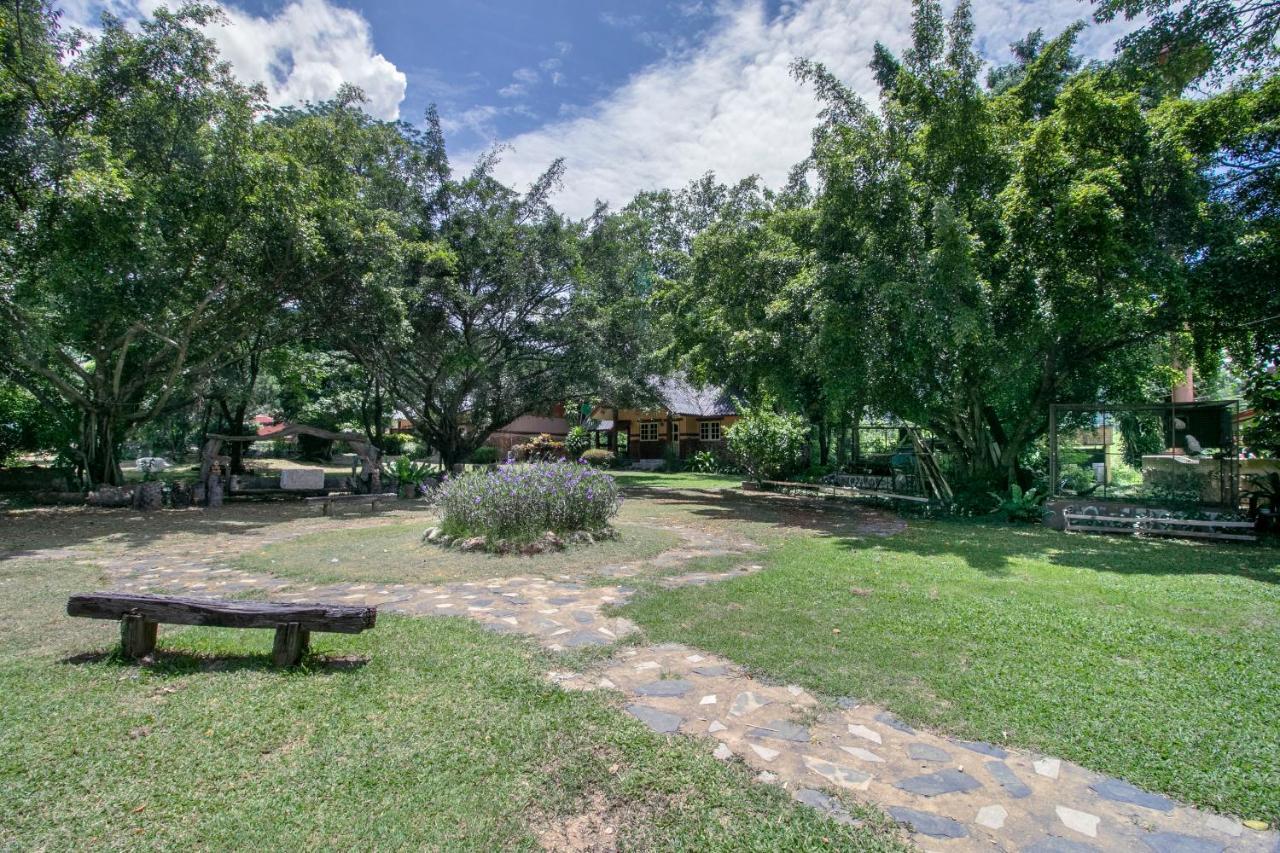 Capital O 1110 Khaoyai Cowboy City Resort Mu Si Exterior photo